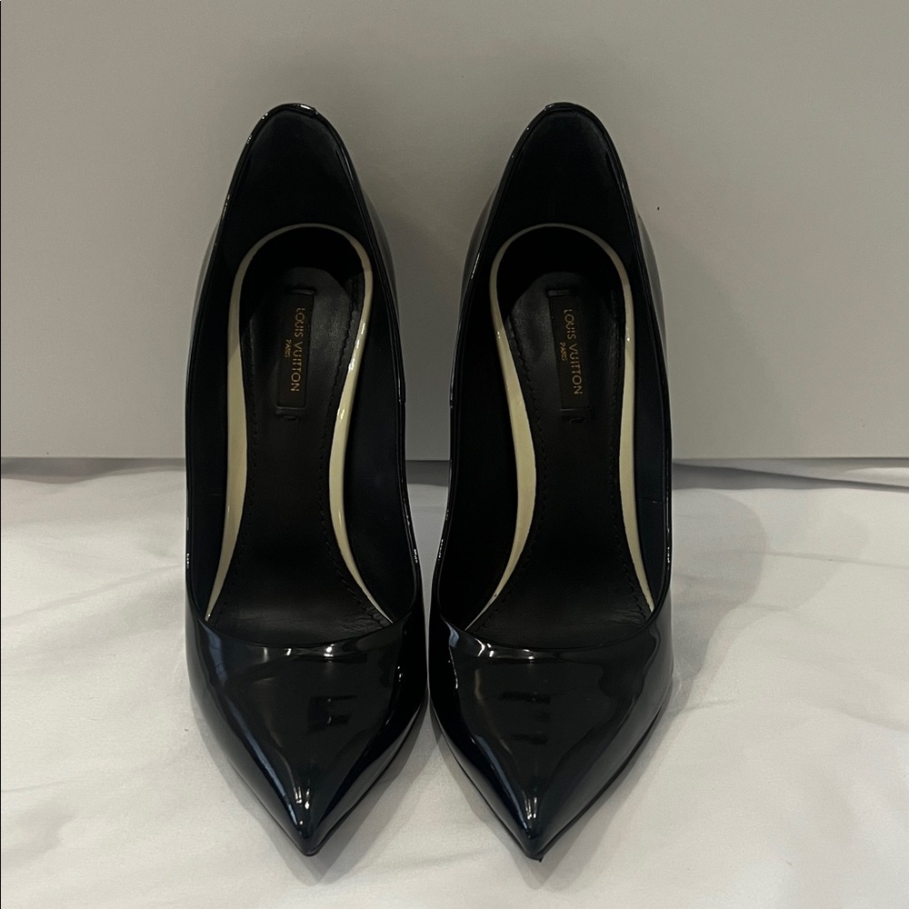 Louis Vuitton Eyeliner Patent Leather Pumps